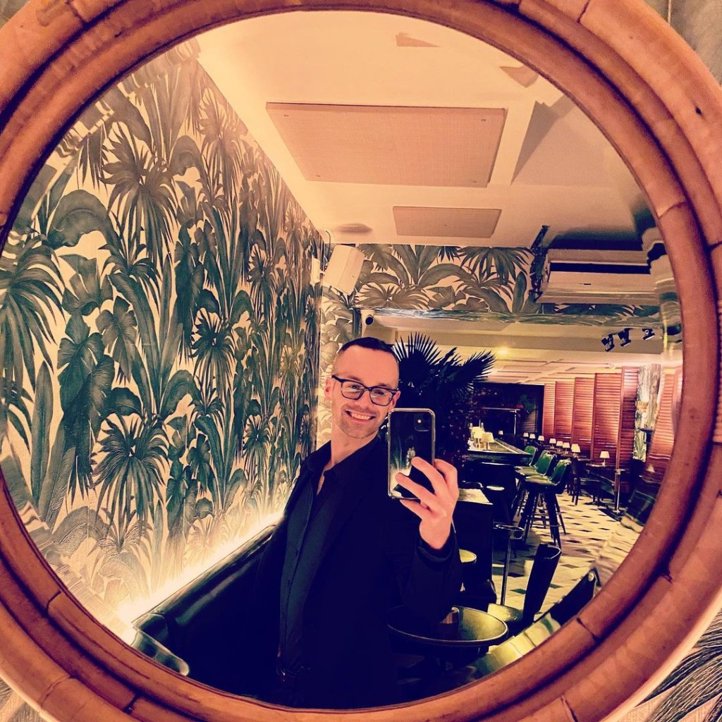 Jazz piano NYC, Matt selfie at Melody's Piano Bar
